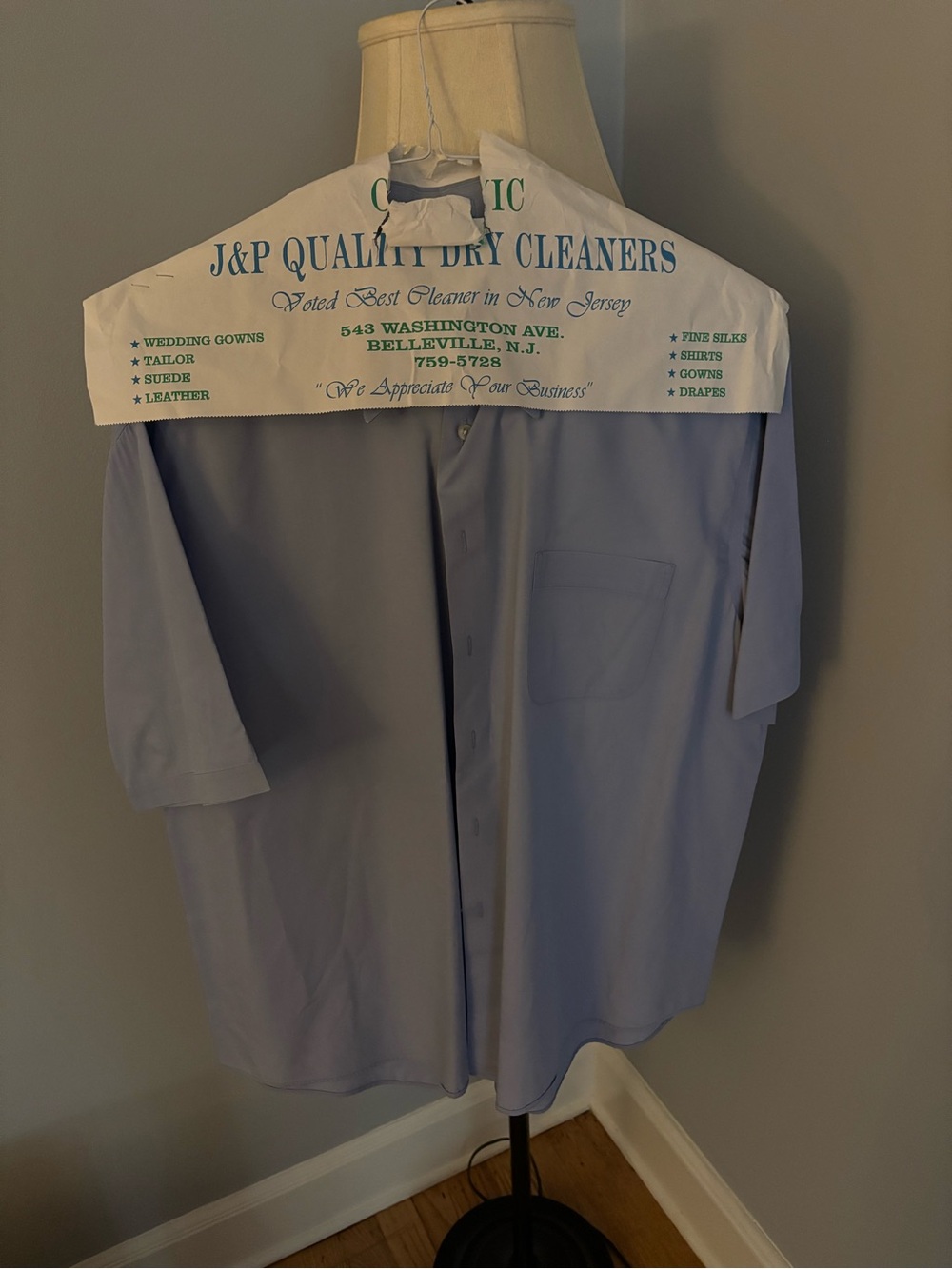 Men's Light Blue Short-Sleeve Button-Down Shirt with Chest Pocket